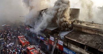 India: Fire breaks out at commercial complex in Kolkata