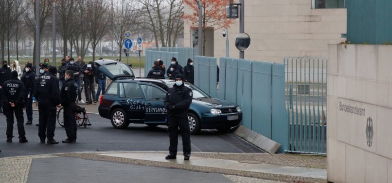 BERLIN POLICE: CAR HITS CHANCELLERY GATE, LITTLE DAMAGE