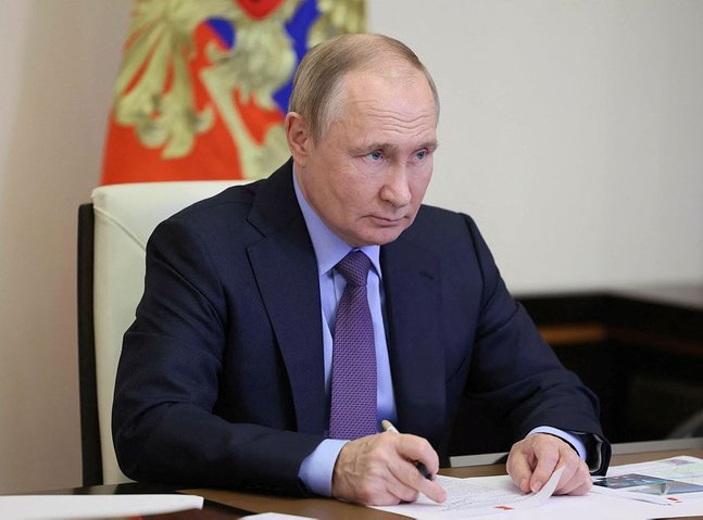 Putin says defence ministry must stop Ukrainian shelling of Russian regions - RIA