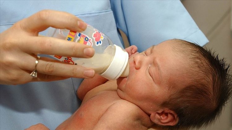 Biberonlar mama hazırlanırken mikroplastikler salıyor