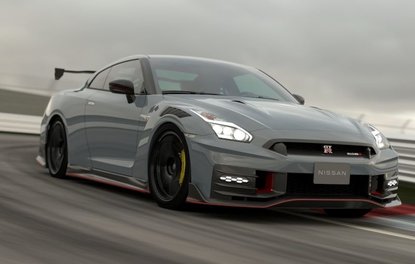 NISSAN GT-R BEKLENEN HAMLEYİ YAPTI