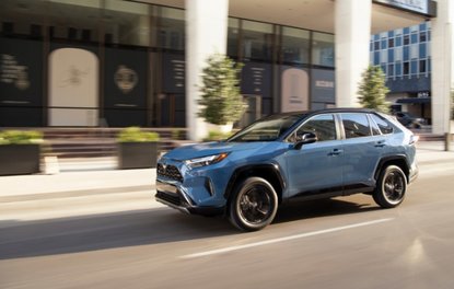 TOYOTA RAV4’E UFAK MAKYAJ OPERASYONU