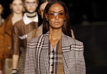 Burberry Defilesini İptal Etti