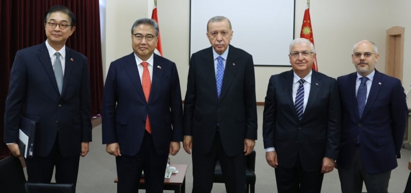 PRESIDENT ERDOĞAN RECEIVES SOUTH KOREAS FOREIGN MINISTER IN ISTANBUL