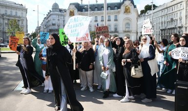 Protest against abaya ban in French schools takes place in Vienna