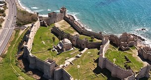 7 asırlık Mamure Kalesi Camii