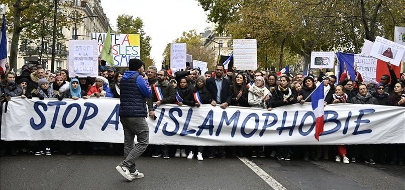 TURKISH MUSLIMS UNDER PRESSURE TO SIGN BILL IN FRANCE