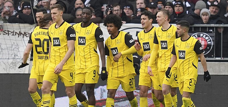 Dortmund win to keep top four hopes alive; Mainz stun Leipzig