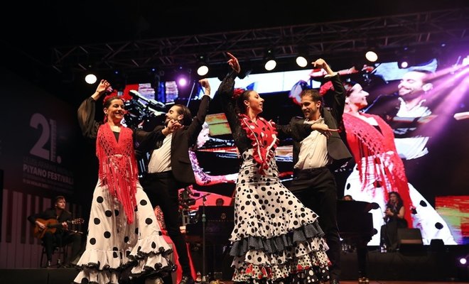 Flamenko’nun Yıldız İsmi Antalya’da Müzikseverlerle Buluştu