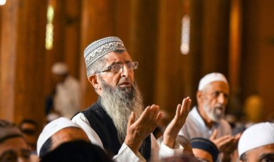 Pro-freedom Kashmiri leader leads Friday prayer at historic mosque 1st time in 4 years