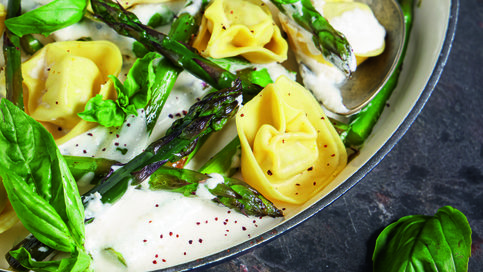 Kremalı, Kuşkonmazlı ve Sebzeli Tortellini