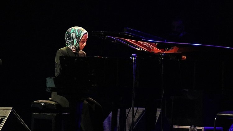 Büşra Kayıkçı’nın tekli albümü Deutsche Grammophon etiketiyle müzikseverlerle buluştu