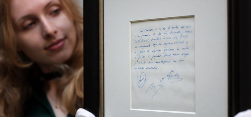 MESSIS FIRST BARCELONA CONTRACT ON NAPKIN AUCTIONED