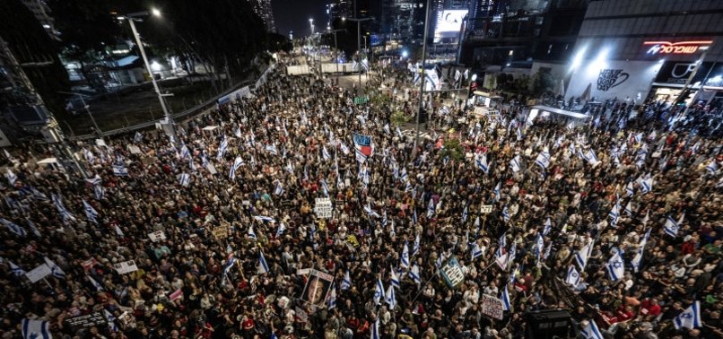 HUNDREDS RALLY IN CENTRAL ISRAEL DEMANDING EARLY ELECTIONS