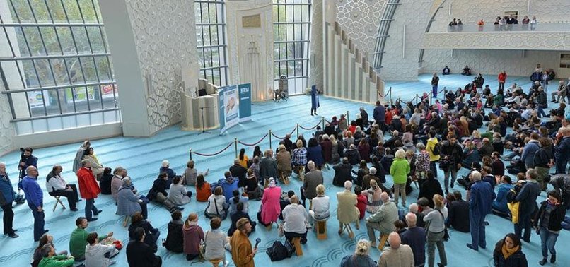 GERMANY’S MOSQUES WELCOME NON-MUSLIMS