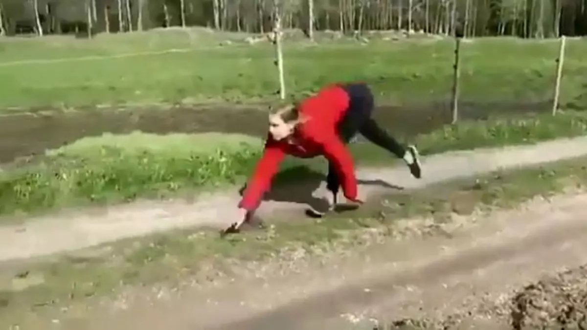 Ayla Kristine: Woman who moves like a horse