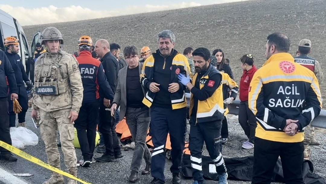 VAN’DA FECİ KAZA: 8 ÖLÜ
