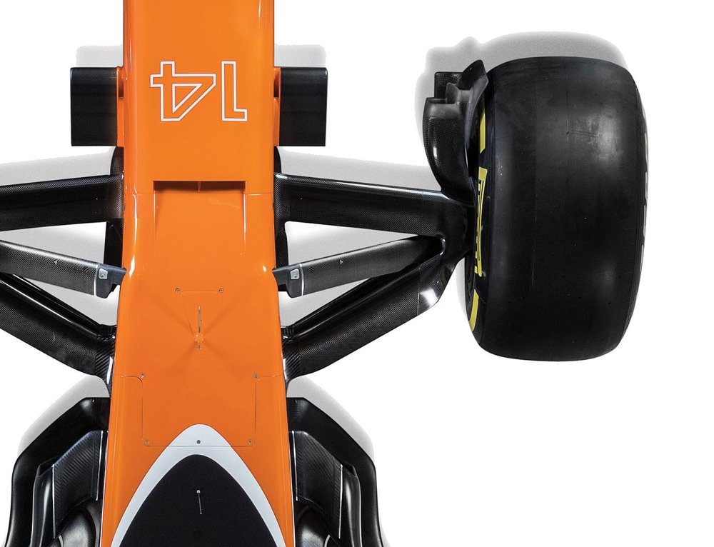 KOLUNDA FORMULA 1 OTOMOBİLİ TAŞIMAK