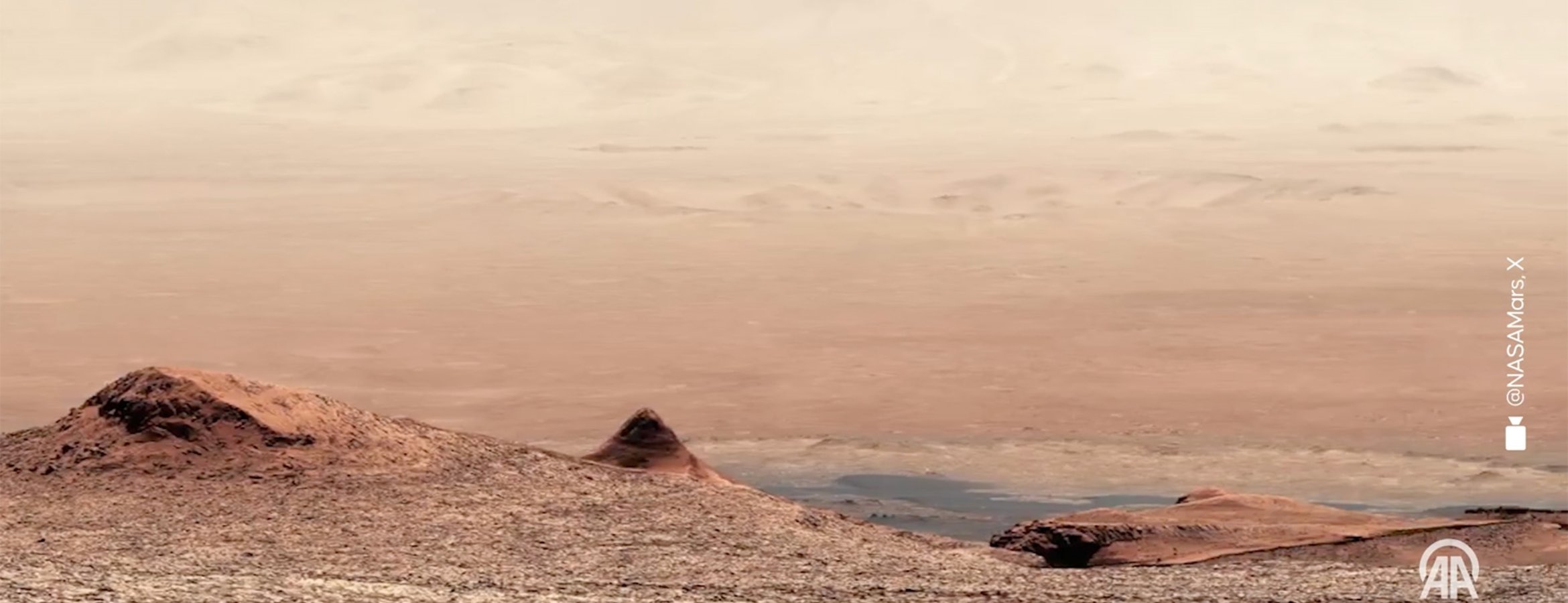 ASA’nın Mars’taki Curiosity Gezgini’nin Sharp Dağı’nda çektiği görüntü paylaşıldı