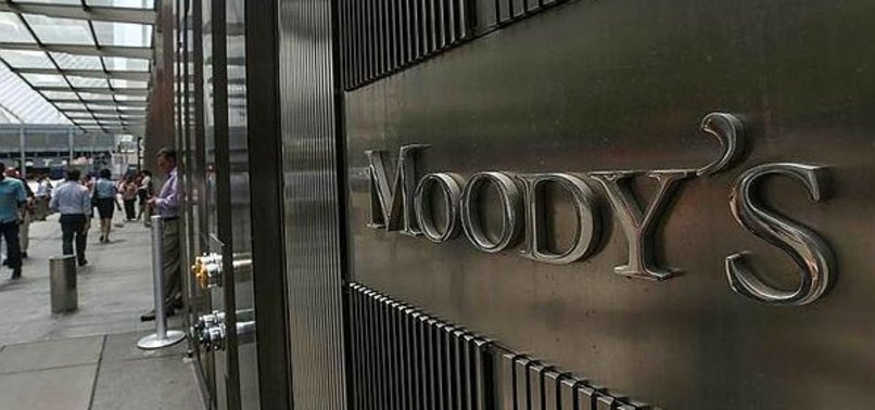 MOODYS LOWERS UNITED KINGDOMS OUTLOOK TO NEGATIVE FROM STABLE