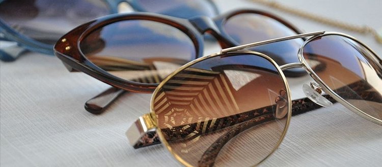’Güneş gözlüğü seçiminde cam rengi önemli’