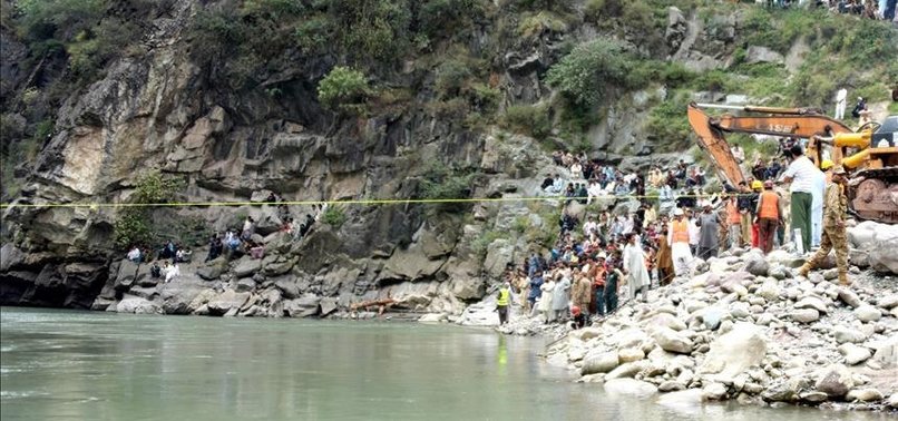 33 KILLED AS BUS FALLS INTO RIVER IN WESTERN INDIA