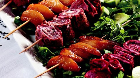 Mor Krepli Kızarmış Armut Salatası