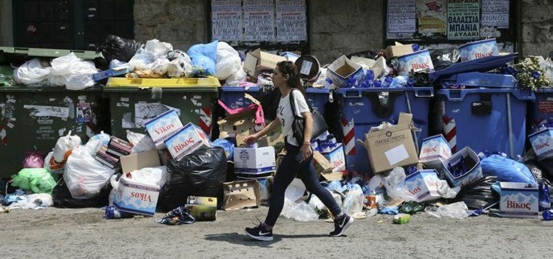 GARBAGE NOT COLLECTED DUE TO STRIKE BECOMES NIGHTMARE OF THE ATHENIANS