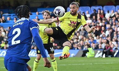 Stuttering Chelsea held 2-2 at home by 10-man Burnley