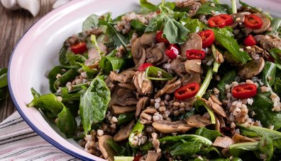 Karabu�dayl� roka salatas�