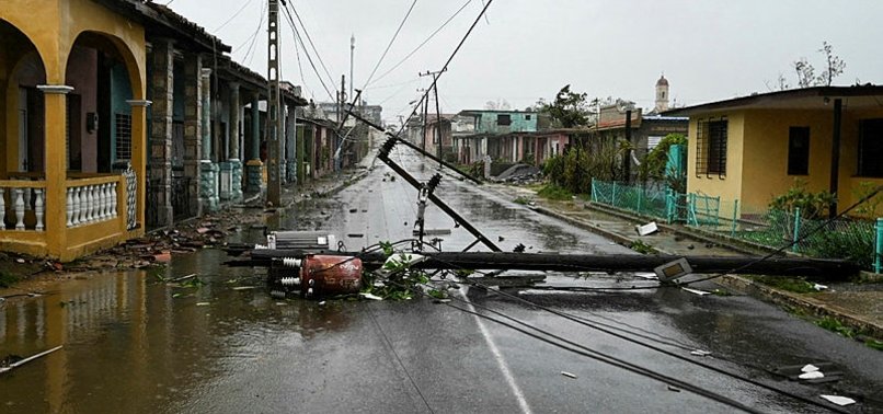 IAN STRENGTHENS INTO EXTREMELY DANGEROUS CATEGORY 4 HURRICANE, NHC SAYS