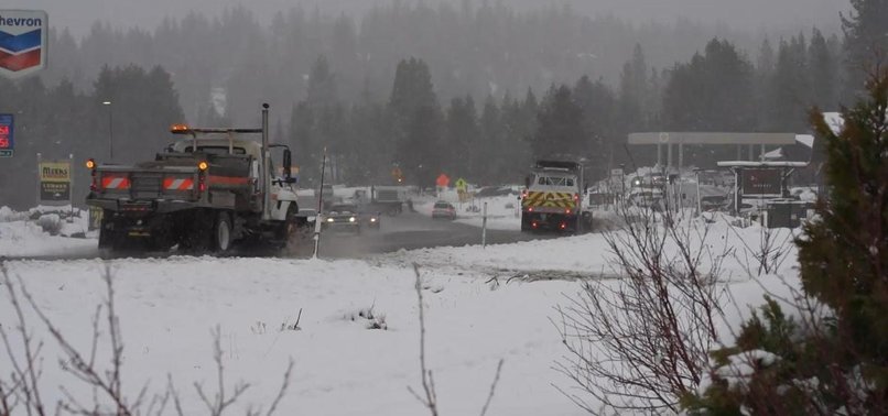 BLIZZARD SHUTS DOWN HIGHWAY LINKING CALIFORNIA WITH OREGON