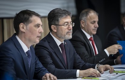 BakanYumaklıUkraynalımevkidaşıylabirarayageldi