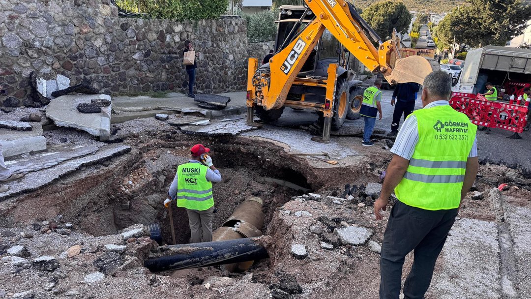BODRUM’DA İÇME SUYU İSALE HATTI PATLADI