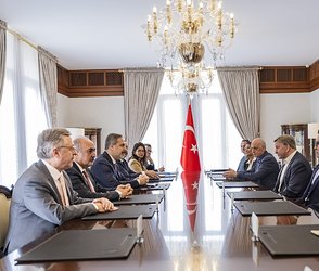 Turkish foreign minister receives US Armed Services Committee delegation