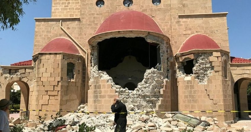 Yunanistan adalardaki camileri çürümeye terk etti