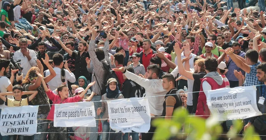 Her ay 15 bin mülteci geliyor