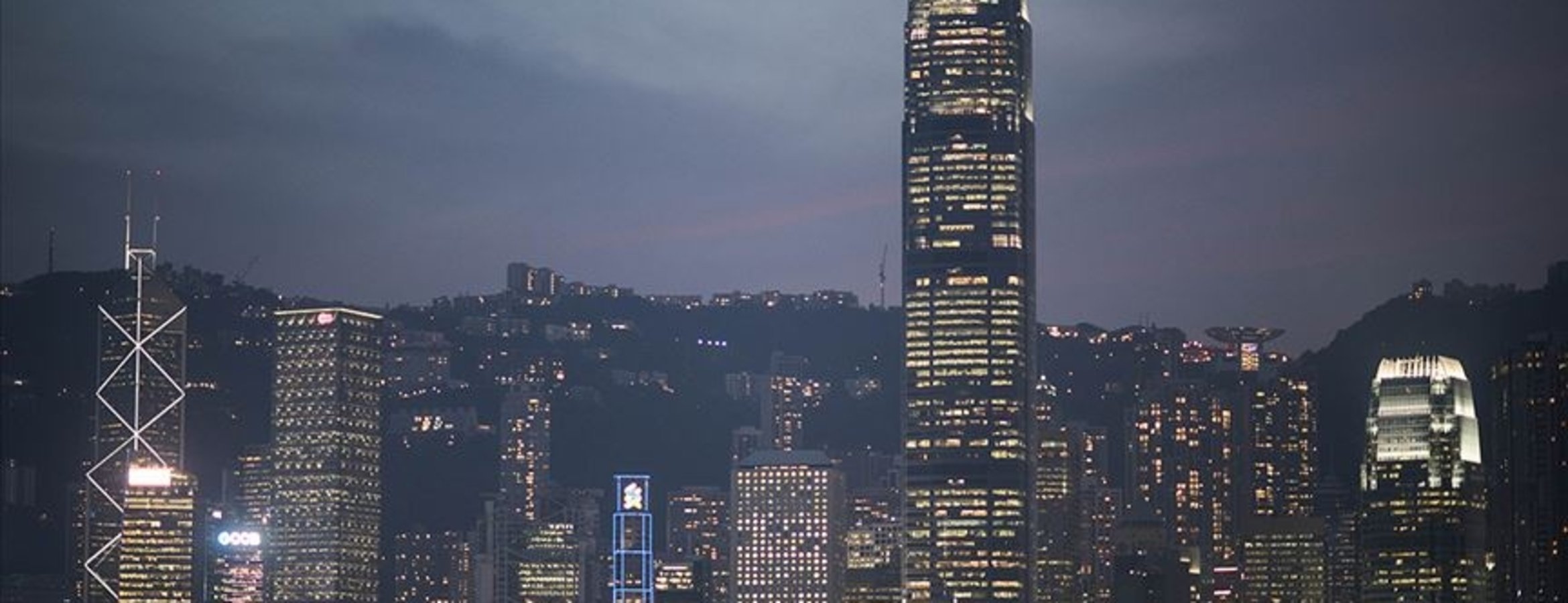 Hong Kong, Fed’i izleyerek gösterge faizini 25 baz puan indirdi