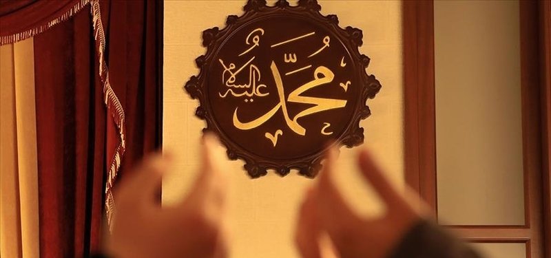 Muslims around world observe Islam's holy night of Laylat al-Qadr