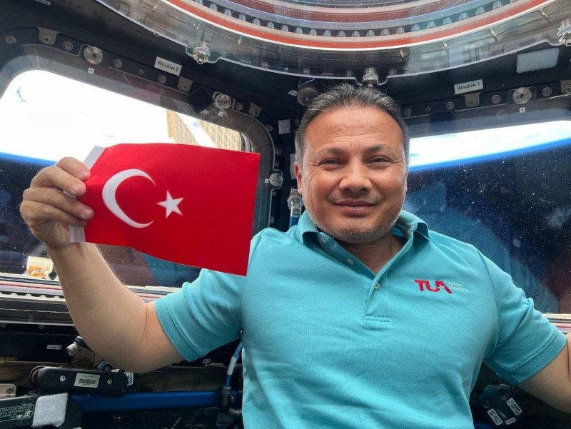 Mission success: 14-day journey of Türkiyes 1st space traveler marked by scientific experiments
