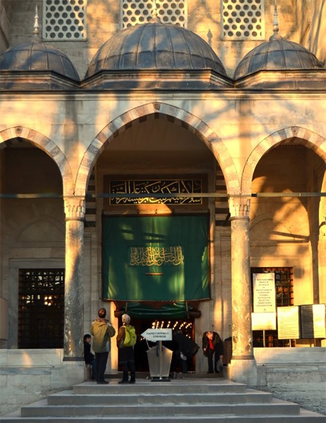 SÜLEYMANİYE CAMİİNİN GÜNEY KAPISI