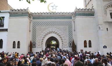 France shuts down Paris mosque on the plea of 