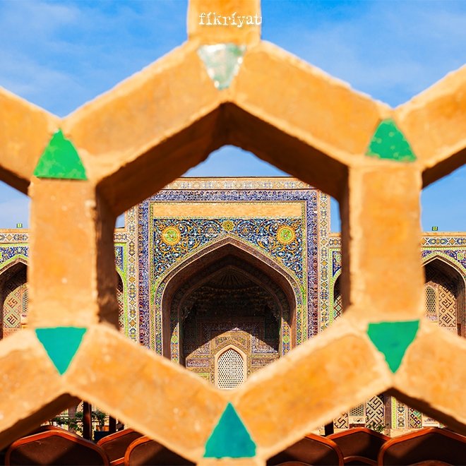 TİLLA KARİ MEDRESESİ