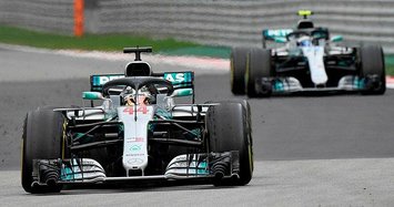 Hamilton wins Russian GP after teammate lets him through