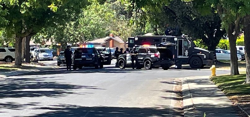 1 DEAD IN MODESTO SHOOTING, SUSPECT BARRICADED INSIDE HOME