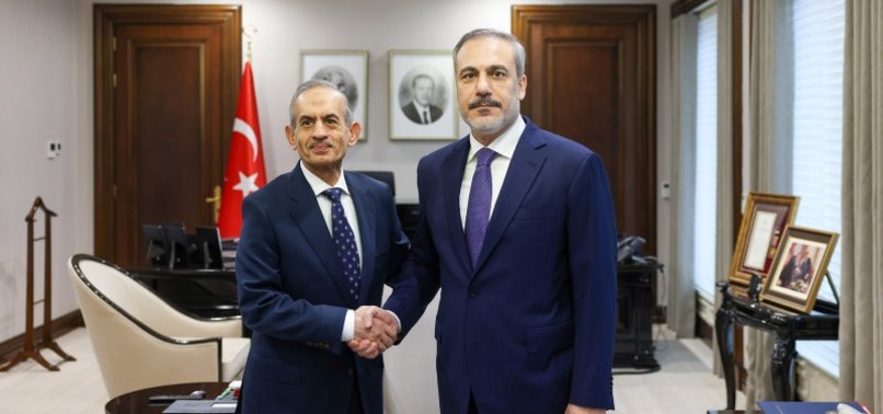TURKISH FOREIGN MINISTER MEETS IRAQI TURKMEN LEADER