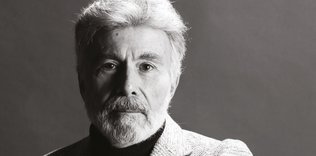 İnsan yalnız aşka biat etmeli