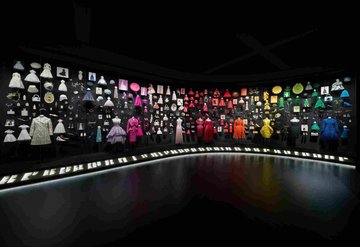 Christian Dior: Designer of Dreams Sergisi