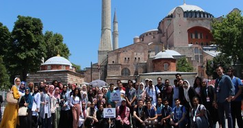 Muslim American, Canadian students learn about Turkish culture
