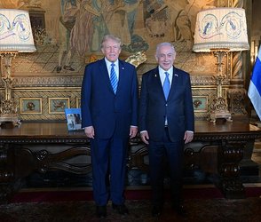 Trump warmly welcomes Netanyahu to his Florida residence